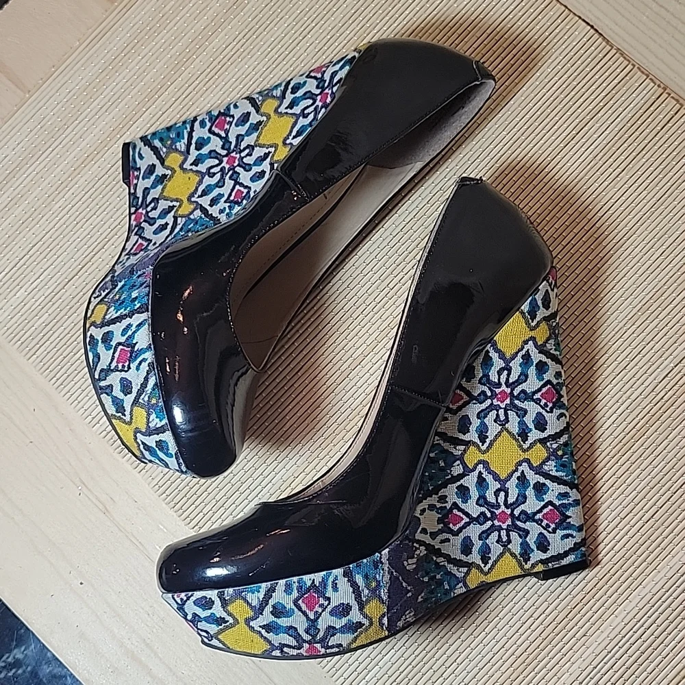 Steve Madden sz8.5 Gavon Black Patent and Multi Color Platform Wedge